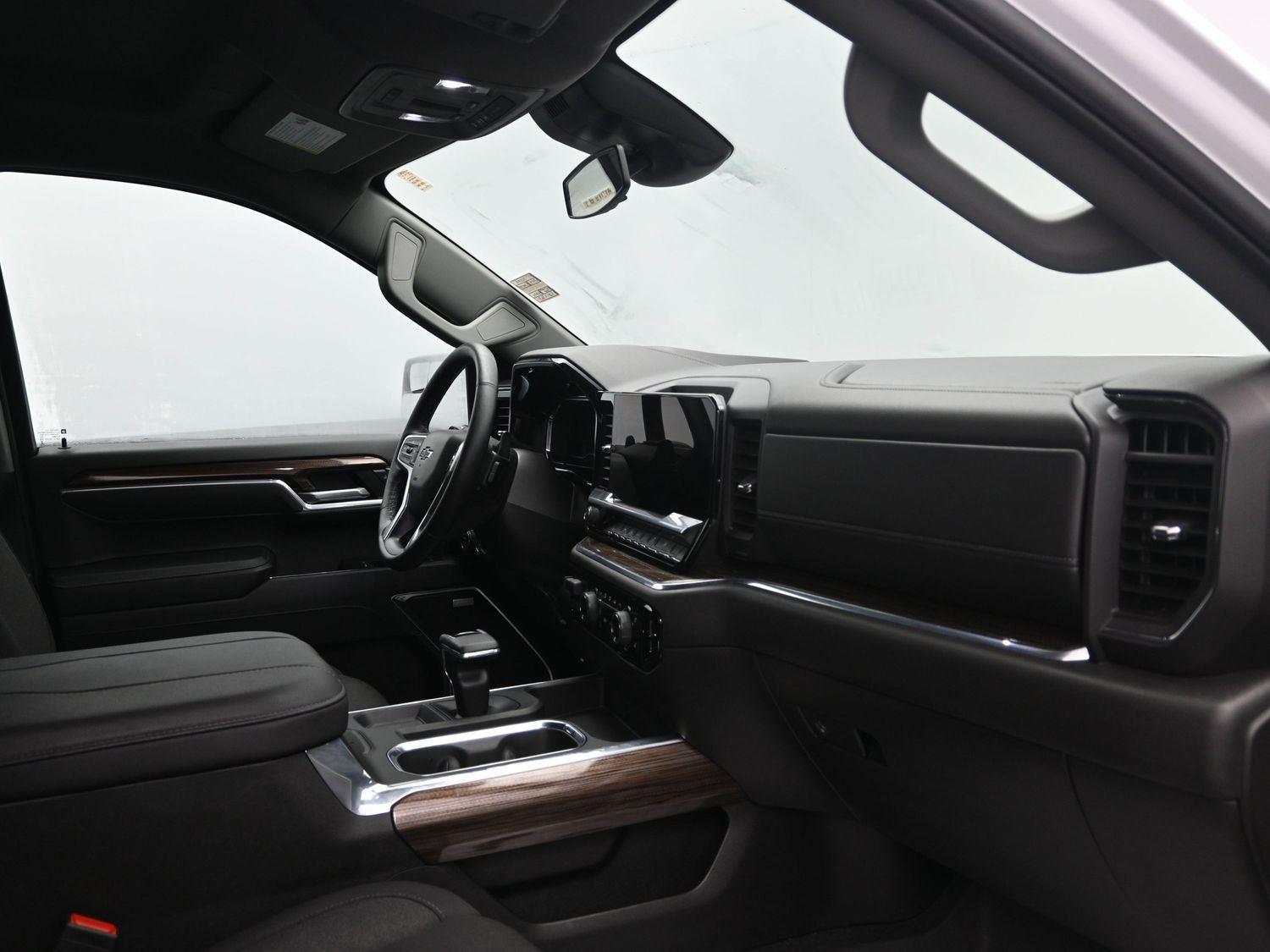 Used 2025 Summit White Chevrolet RST image 12