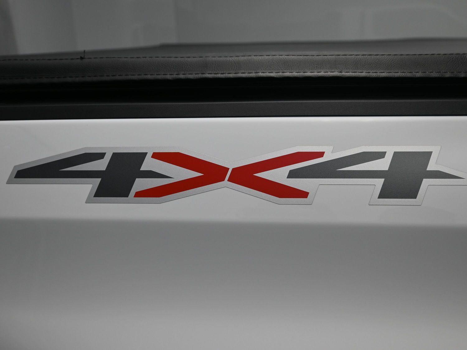 Used 2025 Summit White Chevrolet RST image 15