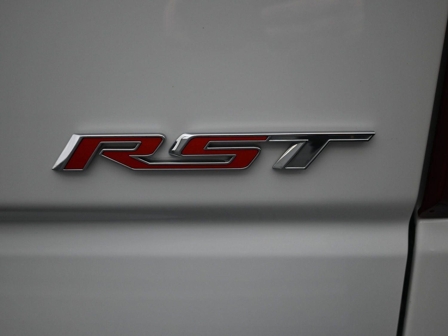 Used 2025 Summit White Chevrolet RST image 16