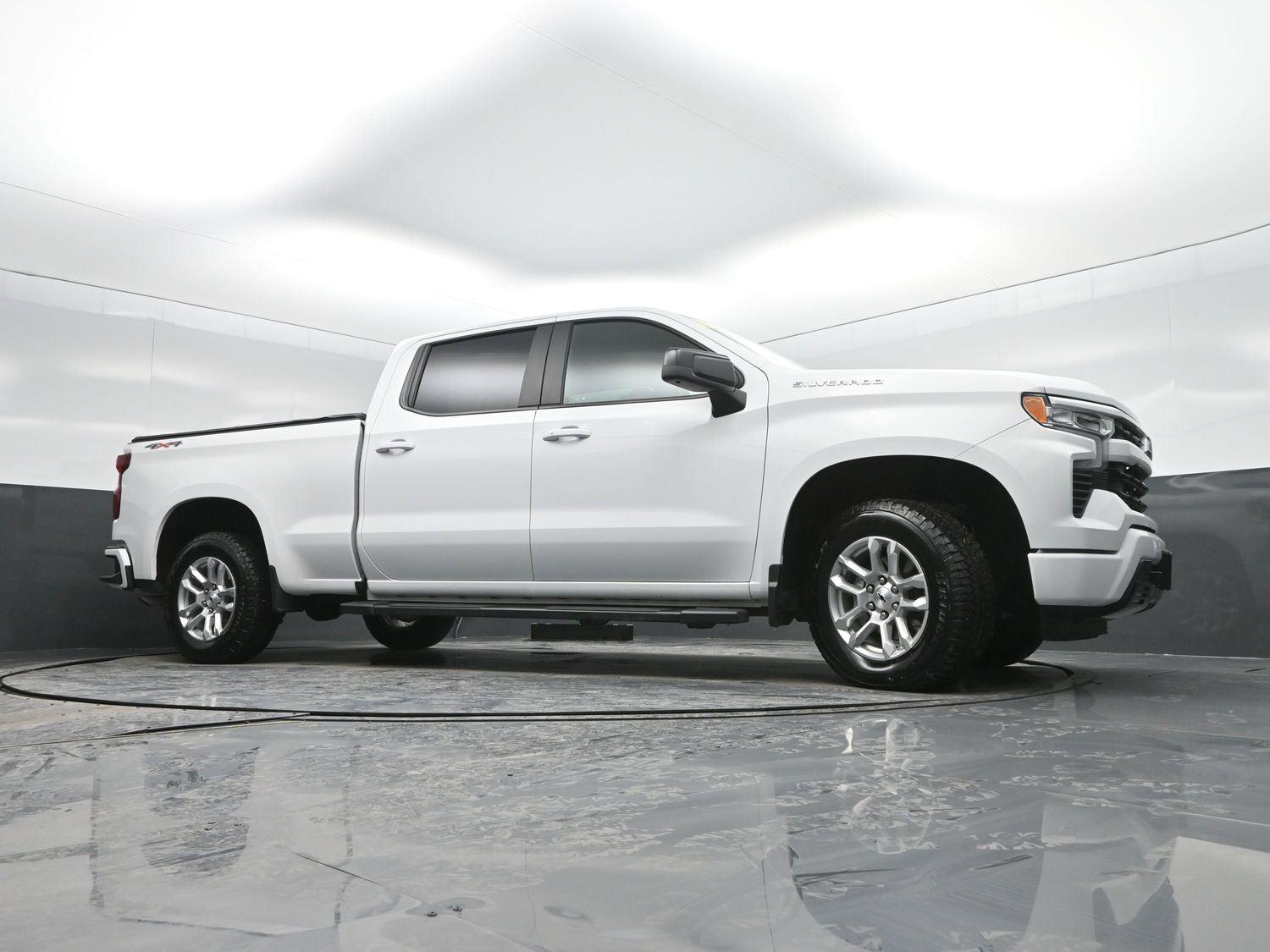 Used 2025 Summit White Chevrolet RST image 39