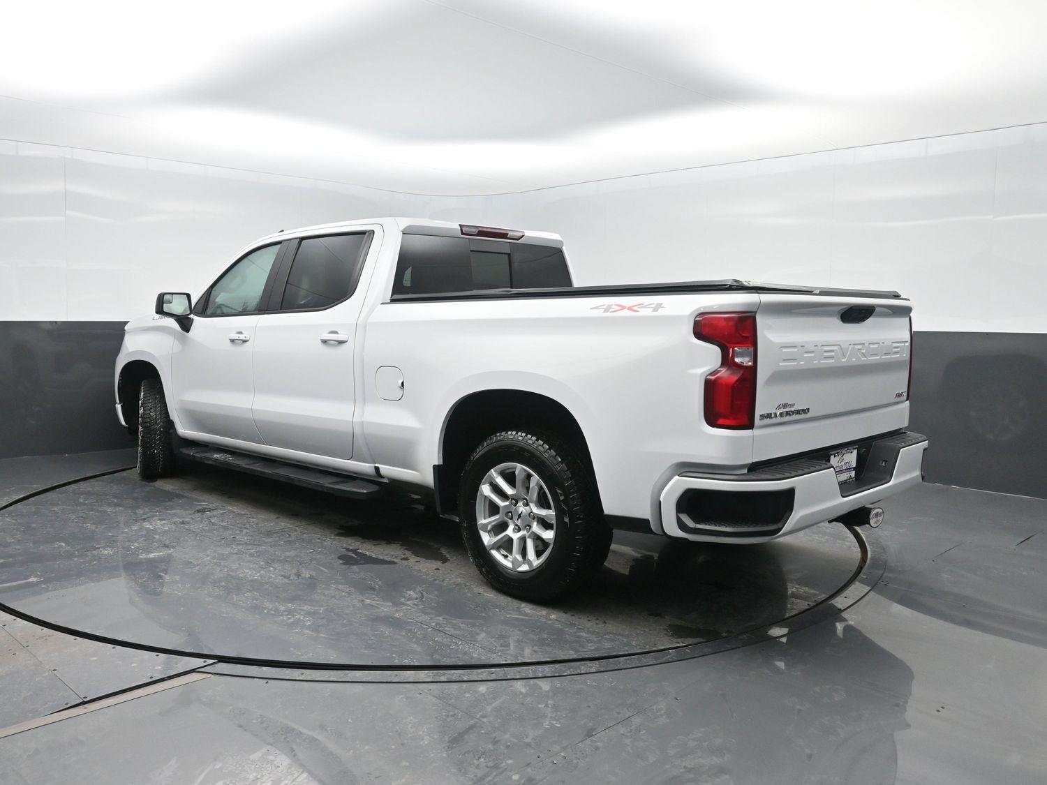 Used 2025 Summit White Chevrolet RST image 47