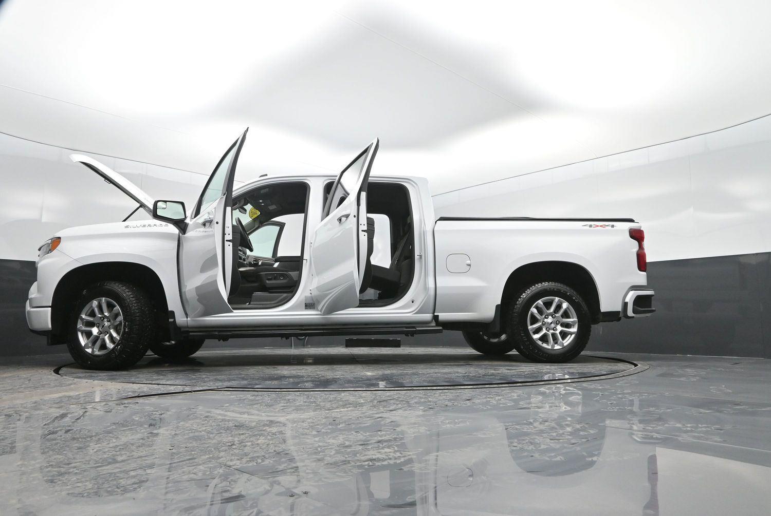 Used 2025 Summit White Chevrolet RST image 54