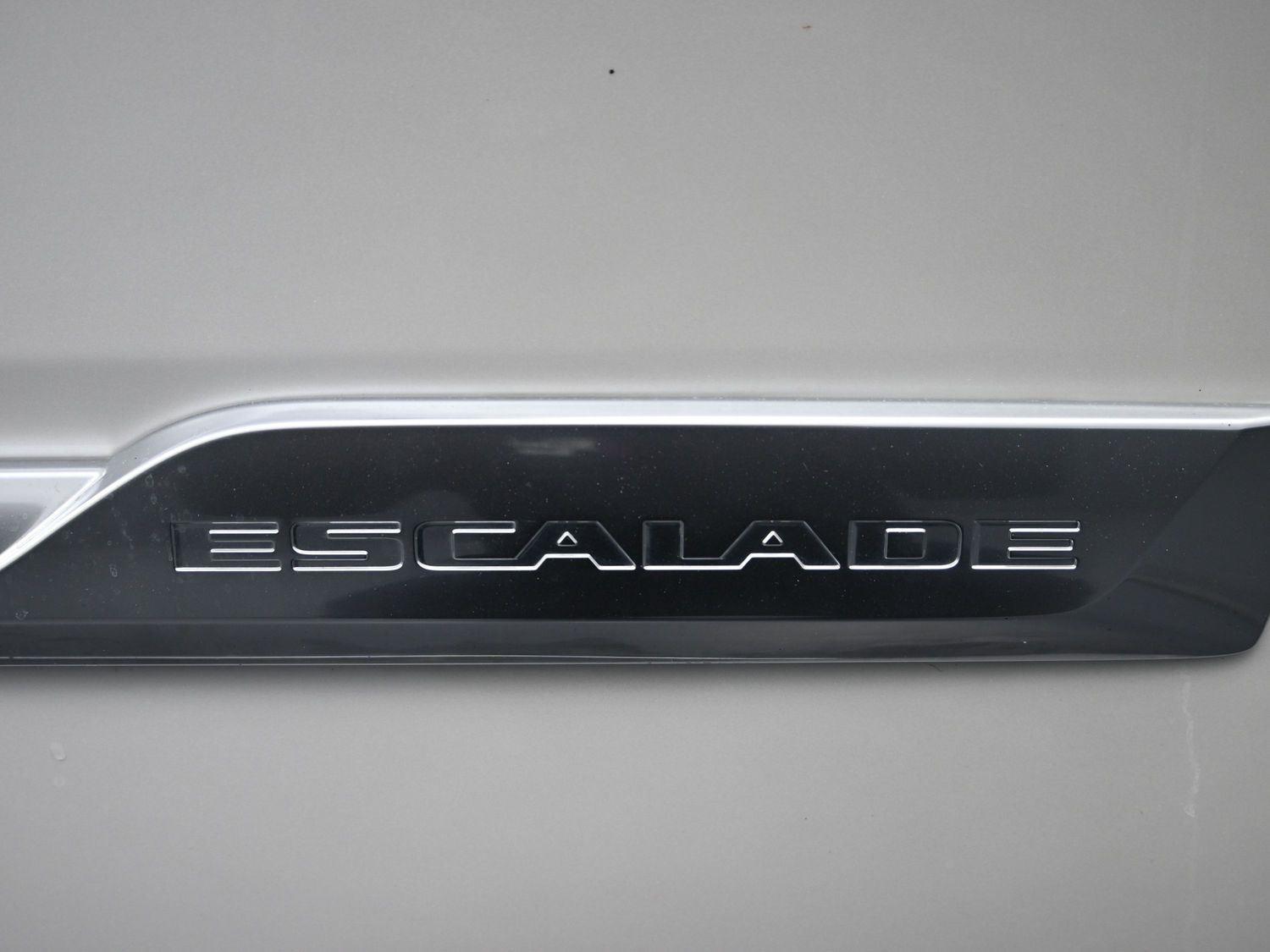 Used 2020 Crystal White Tricoat Cadillac Premium Luxury image 6