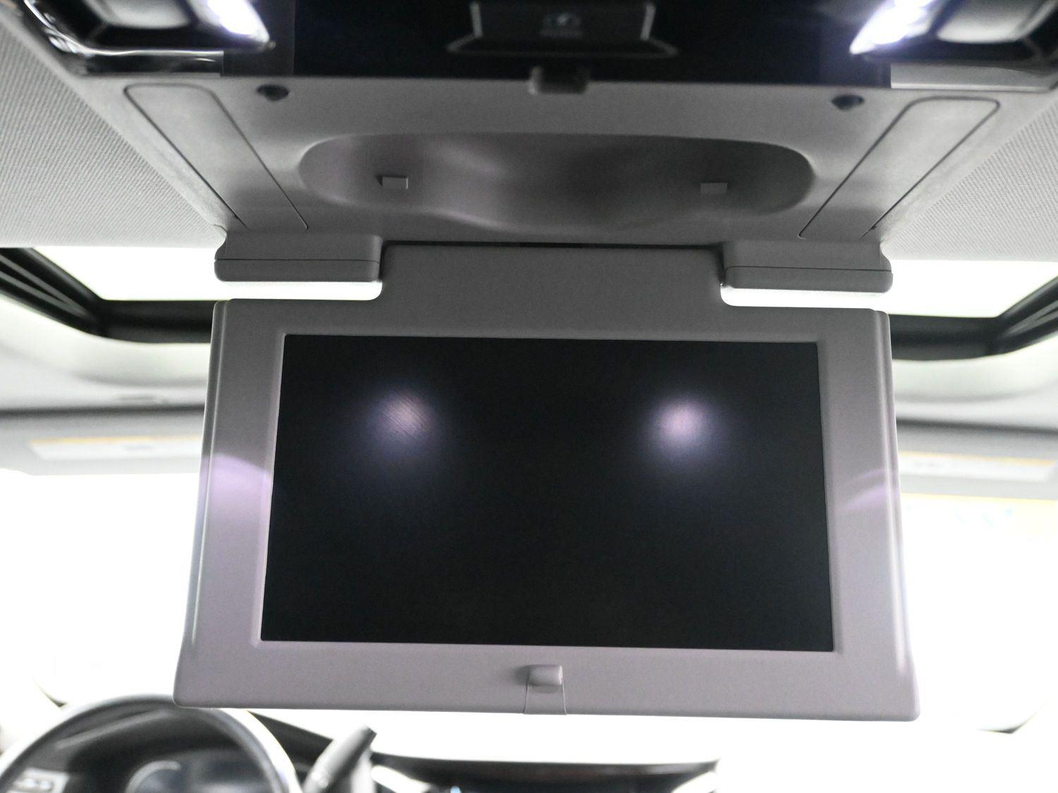 Used 2020 Crystal White Tricoat Cadillac Premium Luxury image 17