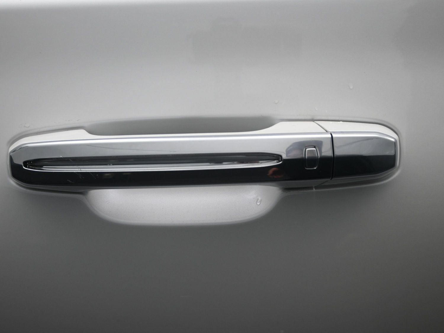 Used 2020 Crystal White Tricoat Cadillac Premium Luxury image 21