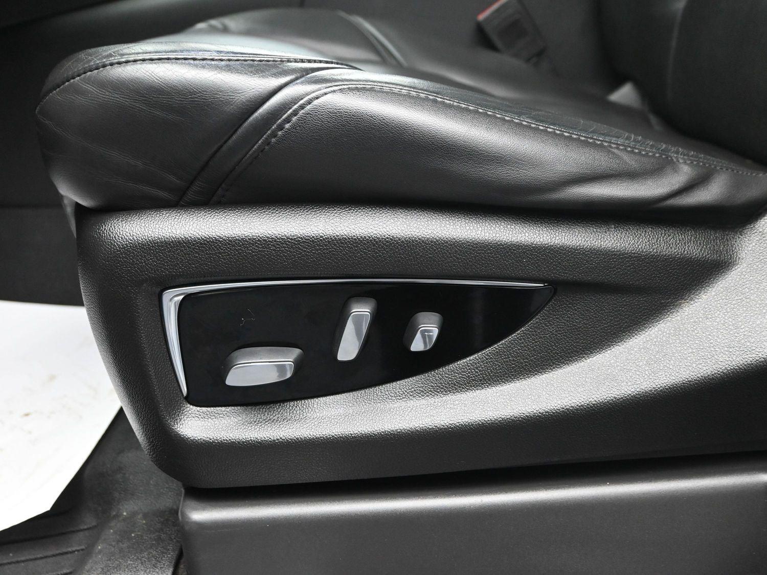 Used 2020 Crystal White Tricoat Cadillac Premium Luxury image 25