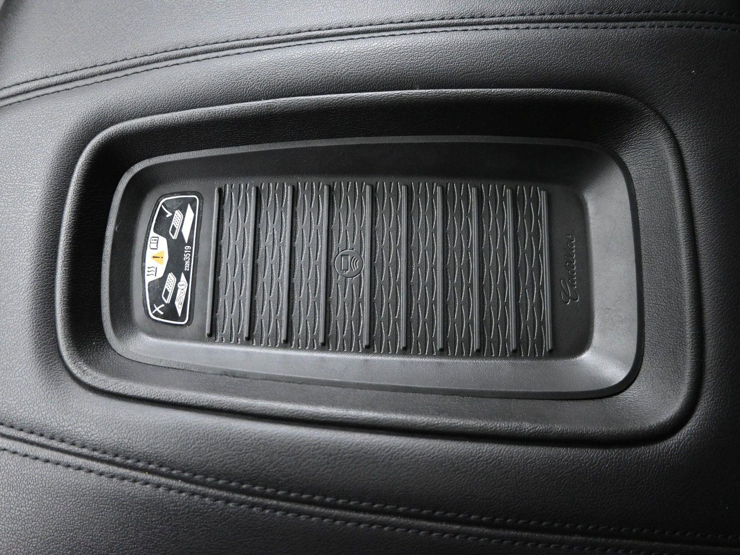 Used 2020 Crystal White Tricoat Cadillac Premium Luxury image 35