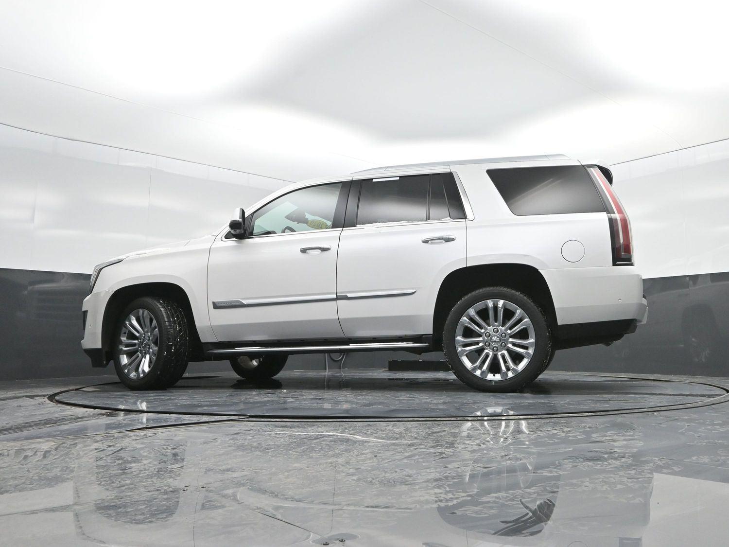 Used 2020 Crystal White Tricoat Cadillac Premium Luxury image 37