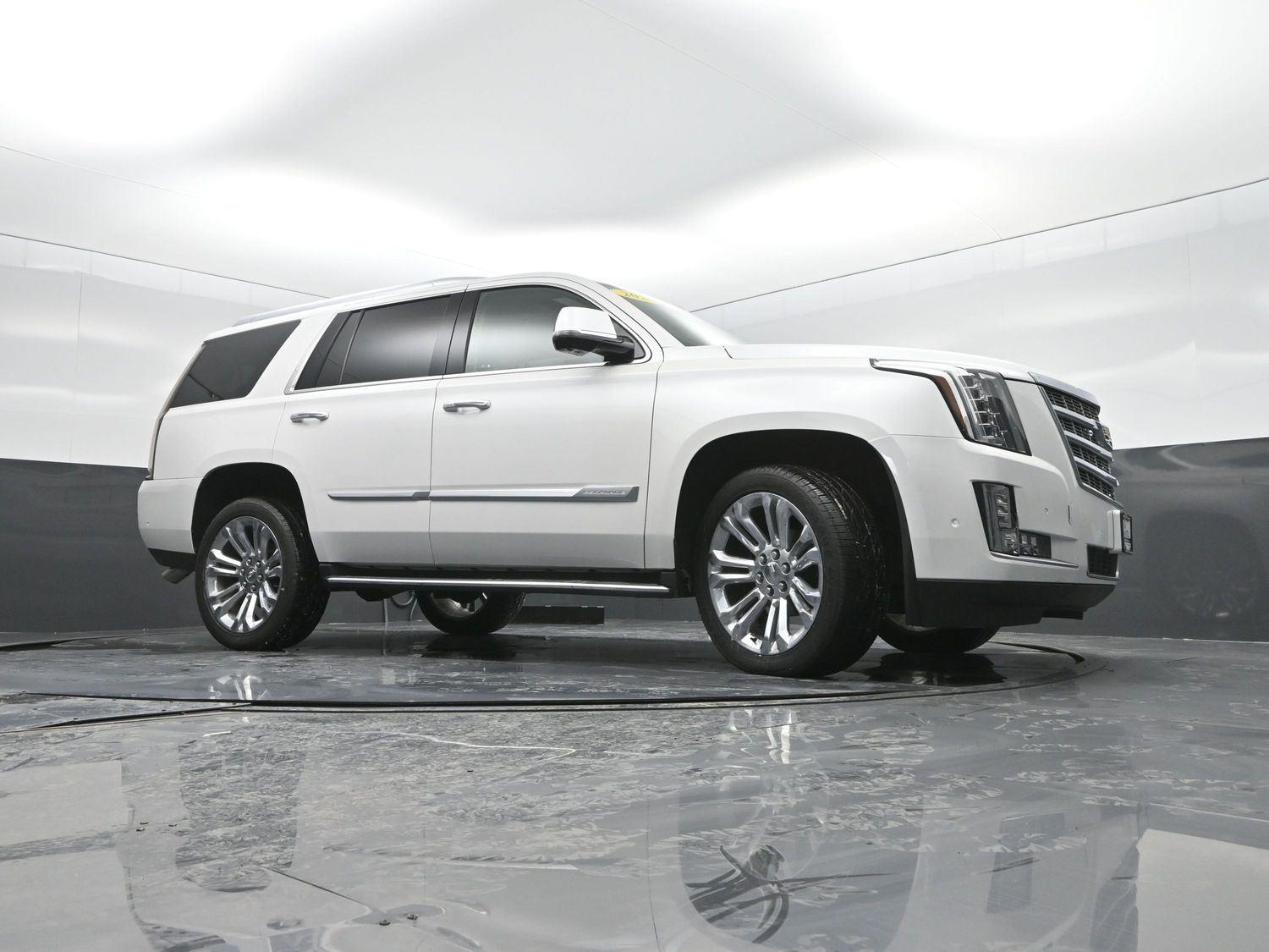 Used 2020 Crystal White Tricoat Cadillac Premium Luxury image 39