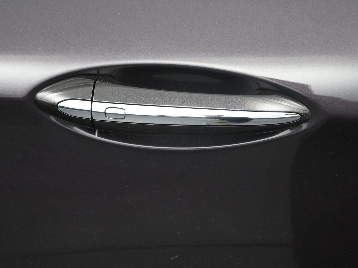 Used 2018 Midnight Amethyst Metallic Buick Essence image 6