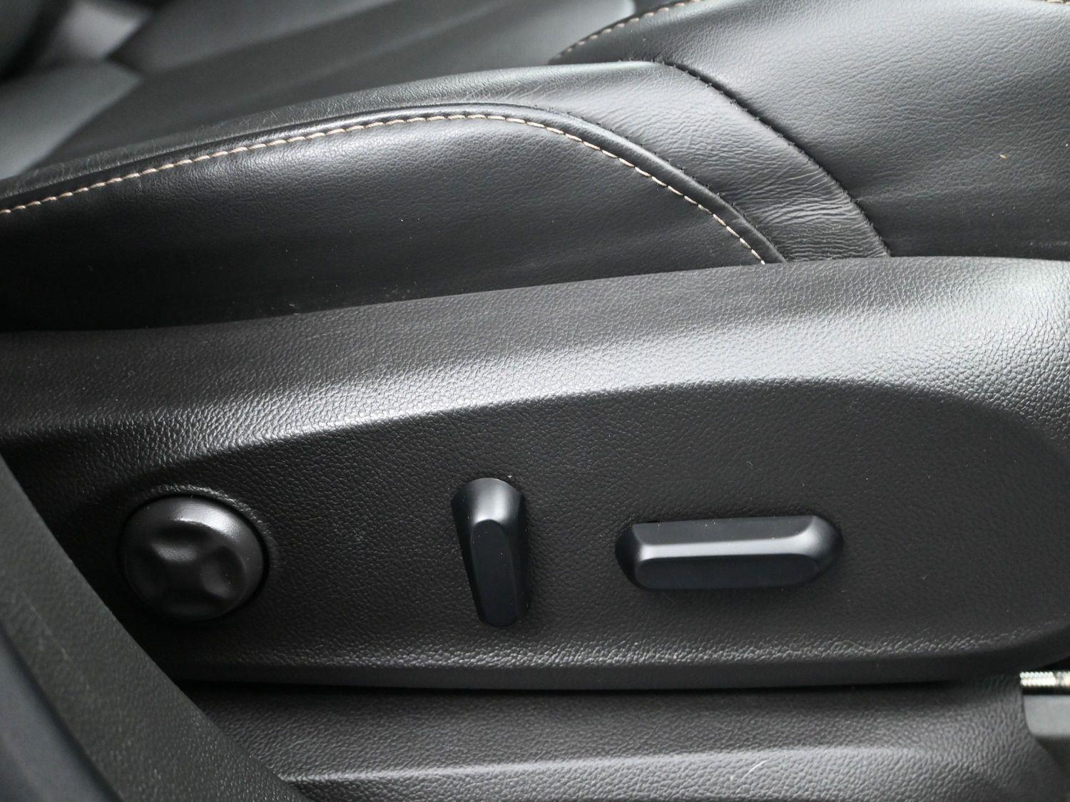 Used 2018 Midnight Amethyst Metallic Buick Essence image 9