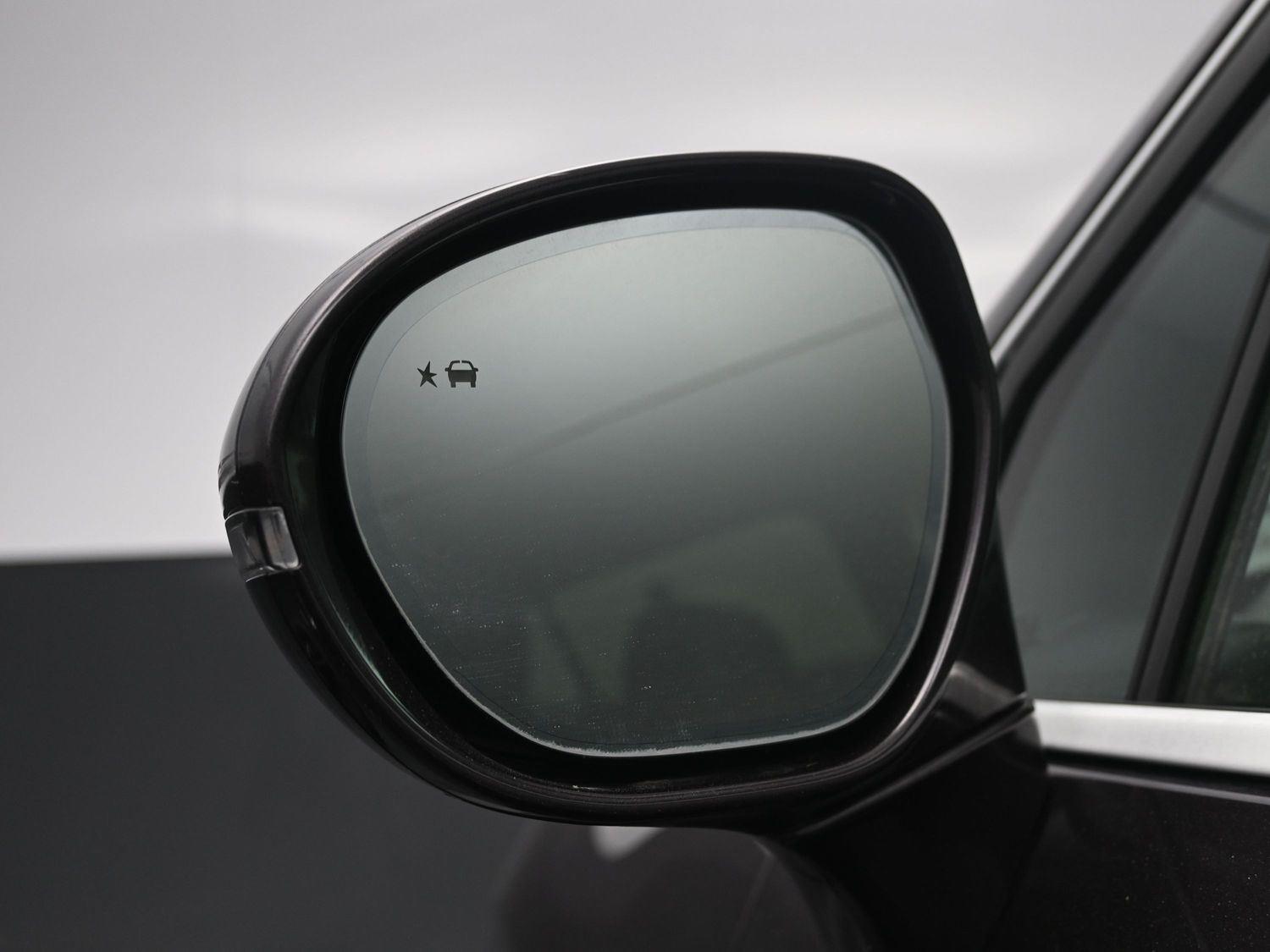 Used 2018 Midnight Amethyst Metallic Buick Essence image 16