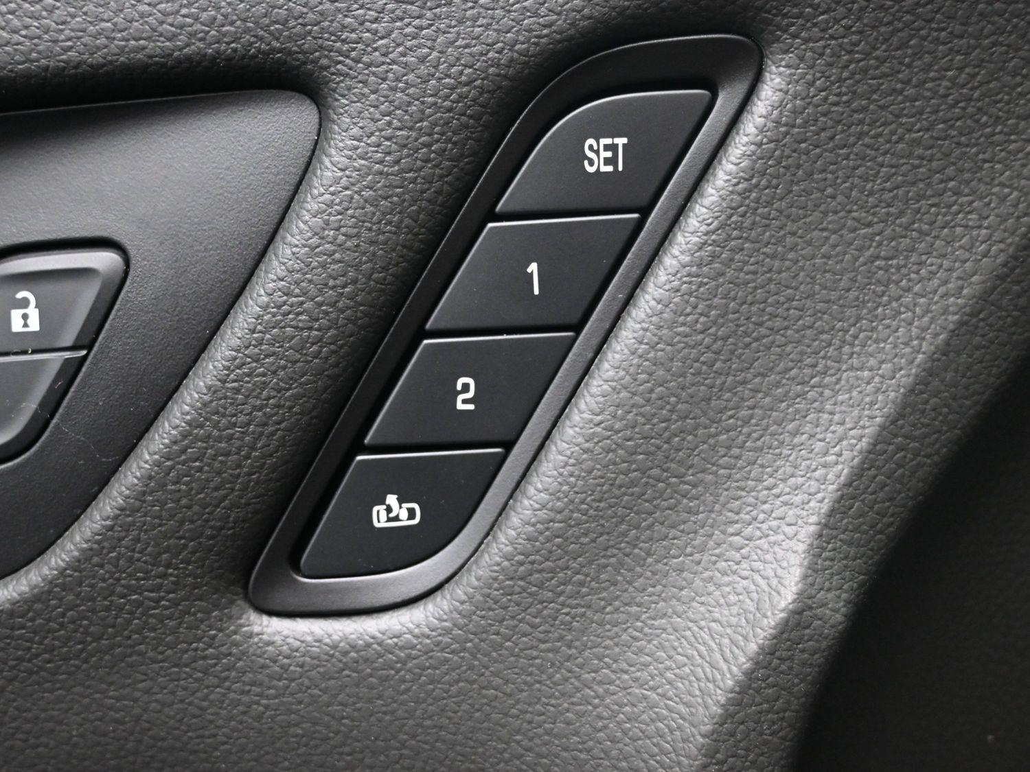 Used 2018 Midnight Amethyst Metallic Buick Essence image 18