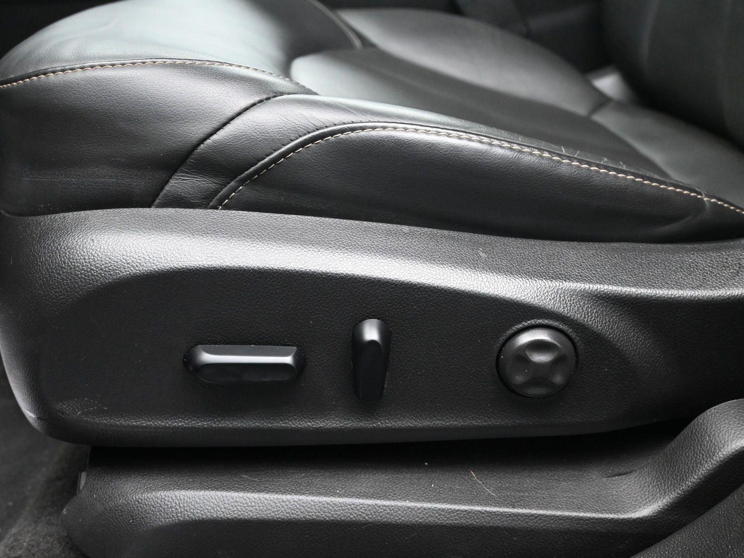 Used 2018 Midnight Amethyst Metallic Buick Essence image 19