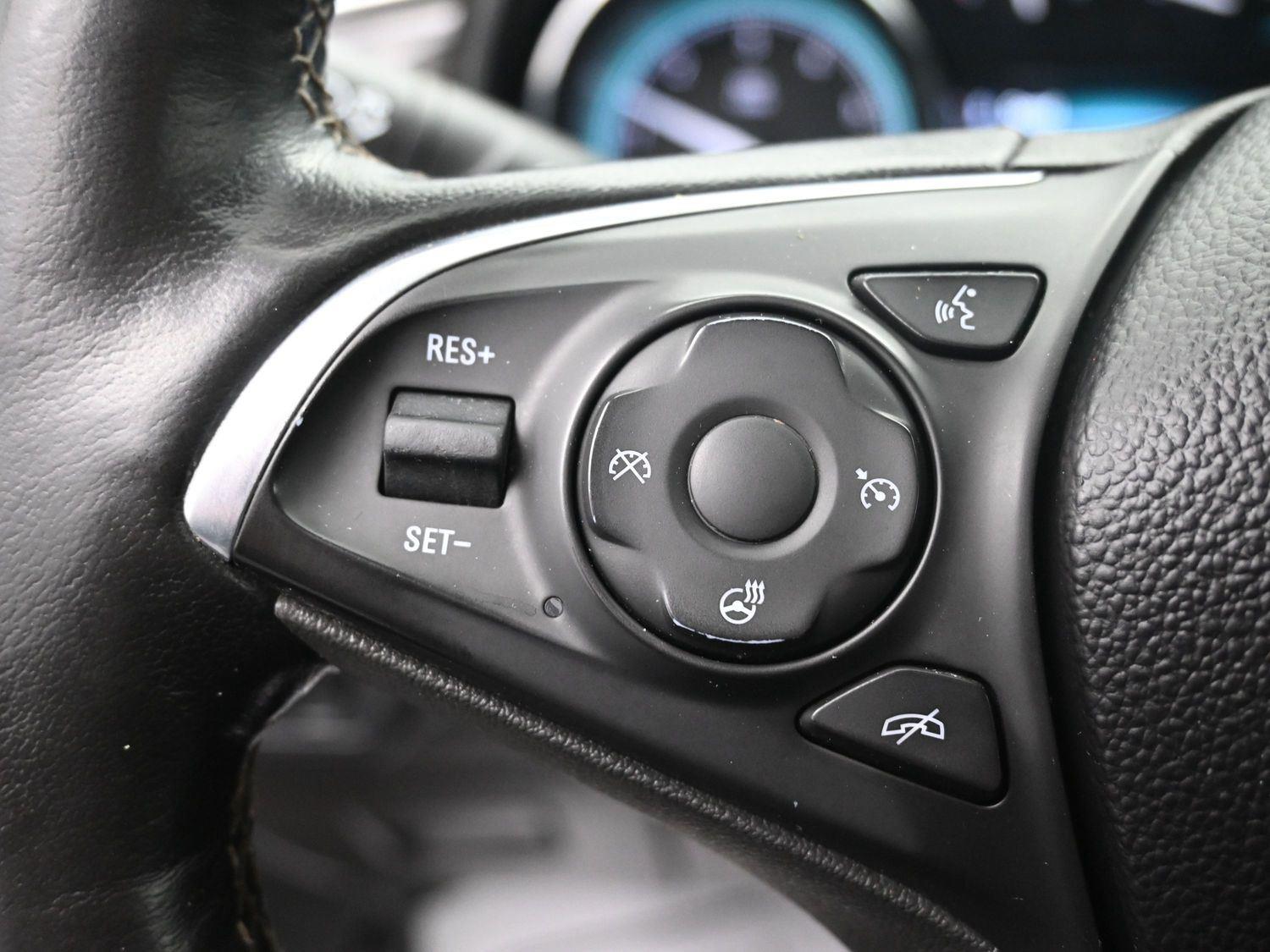 Used 2018 Midnight Amethyst Metallic Buick Essence image 22