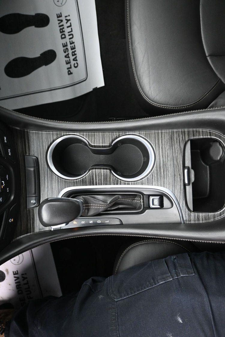 Used 2018 Midnight Amethyst Metallic Buick Essence image 30