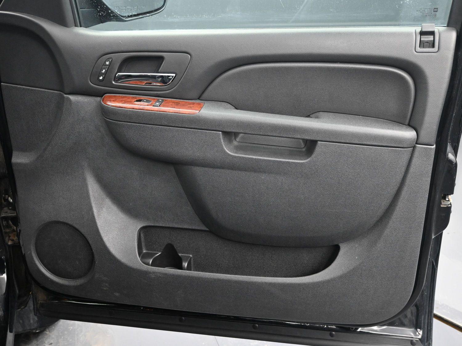 Used 2013 Black Chevrolet LTZ image 7