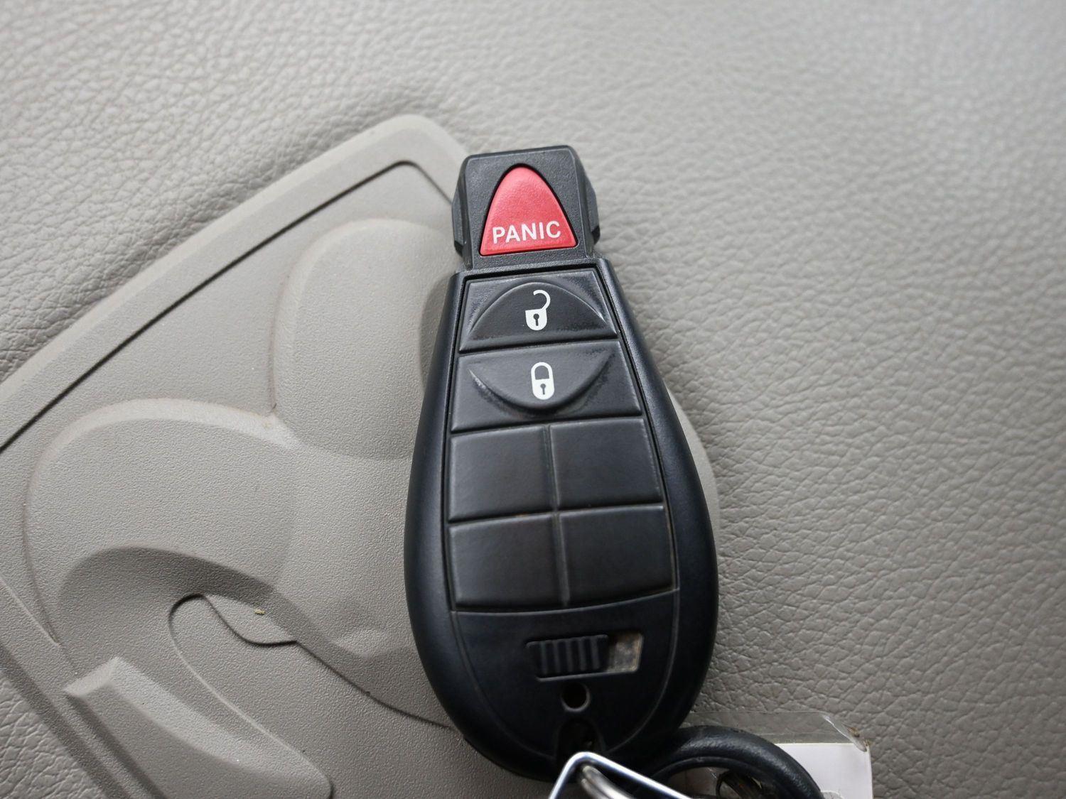 Used 2010 Flame Red Clearcoat Dodge SLT image 5