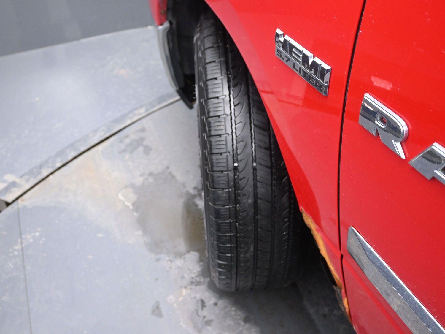 Used 2010 Flame Red Clearcoat Dodge SLT image 6
