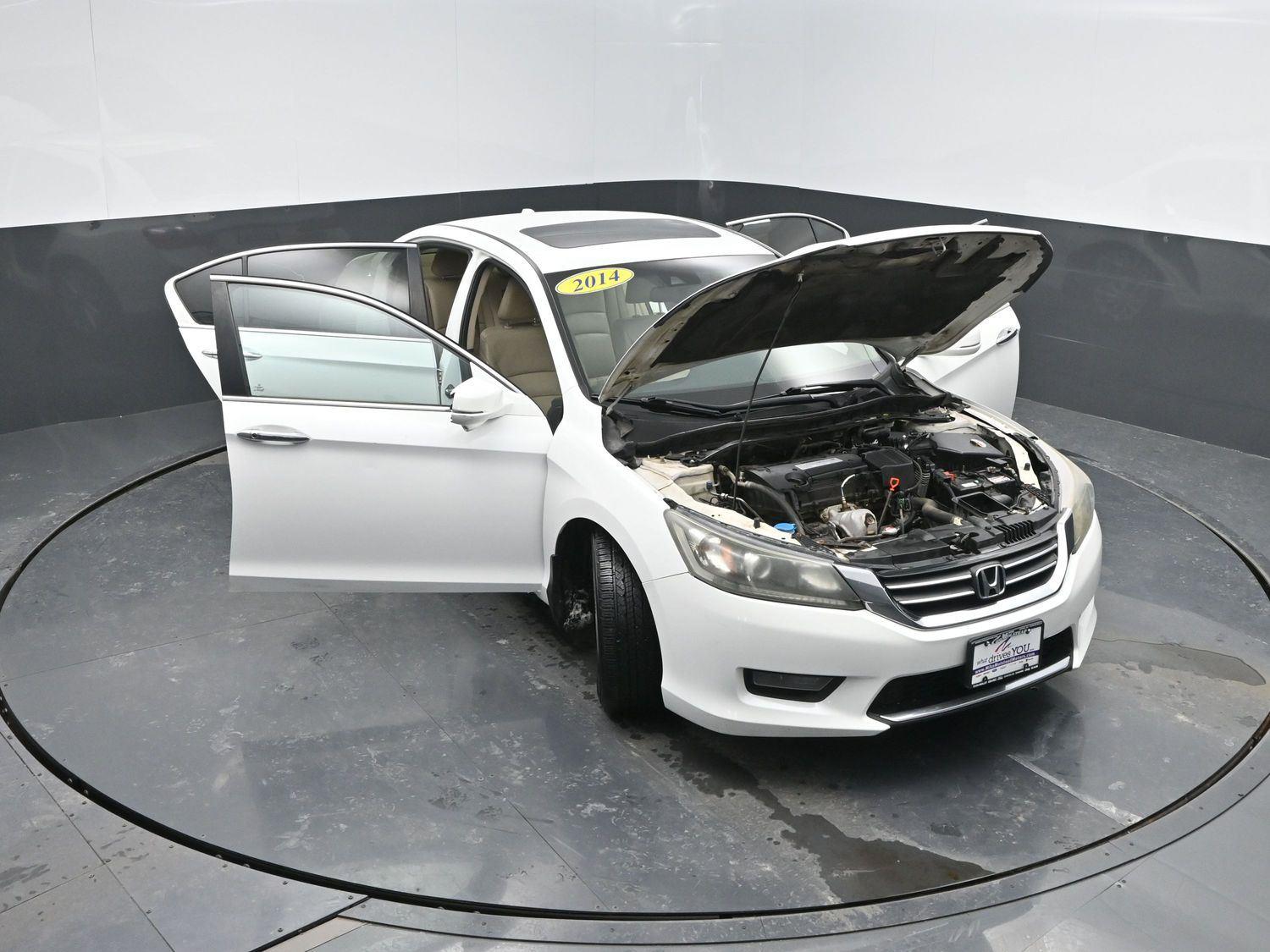 Used 2014  Honda  image 40