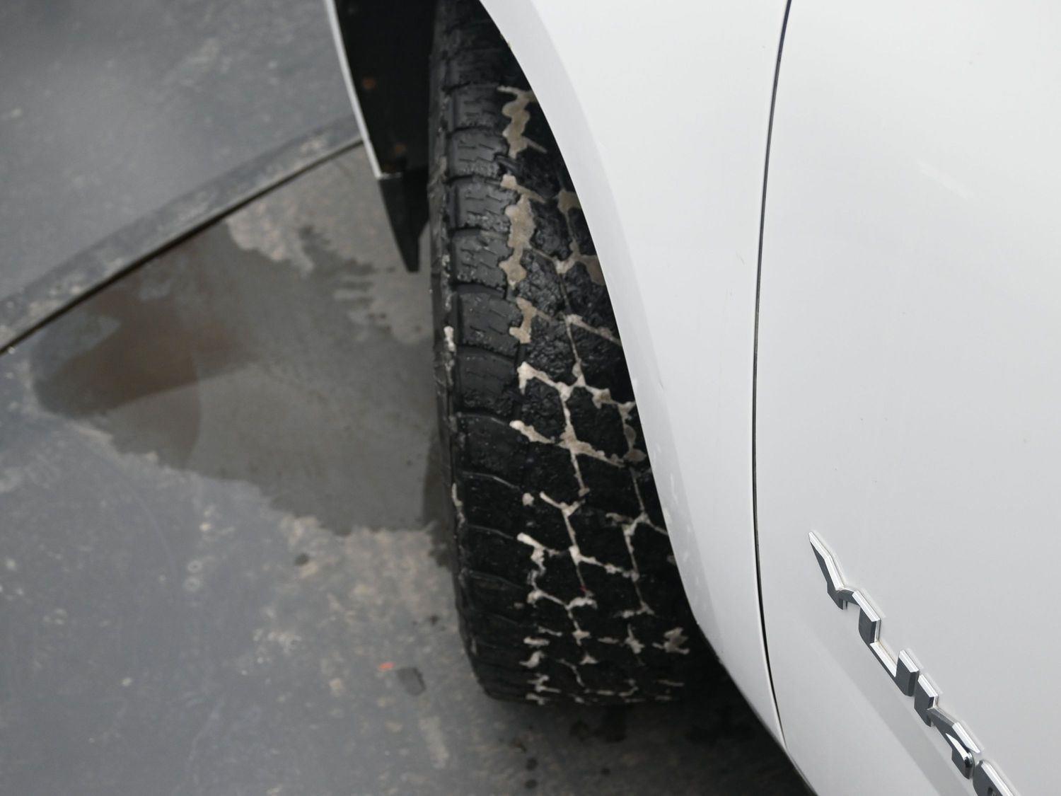 Used 2017 Summit White GMC SLT image 5