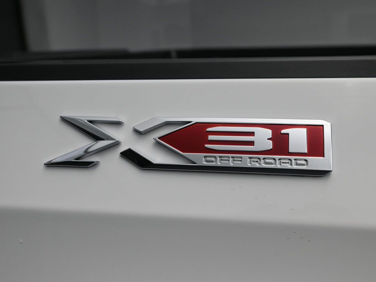 Used 2023 Summit White GMC SLT image 16