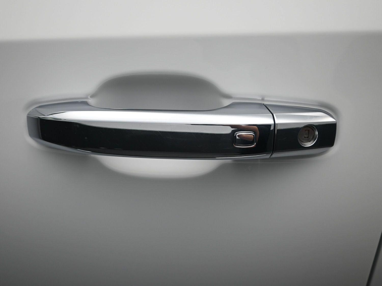 Used 2023 Summit White GMC SLT image 20