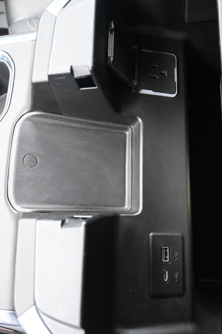 Used 2023 Summit White GMC SLT image 34