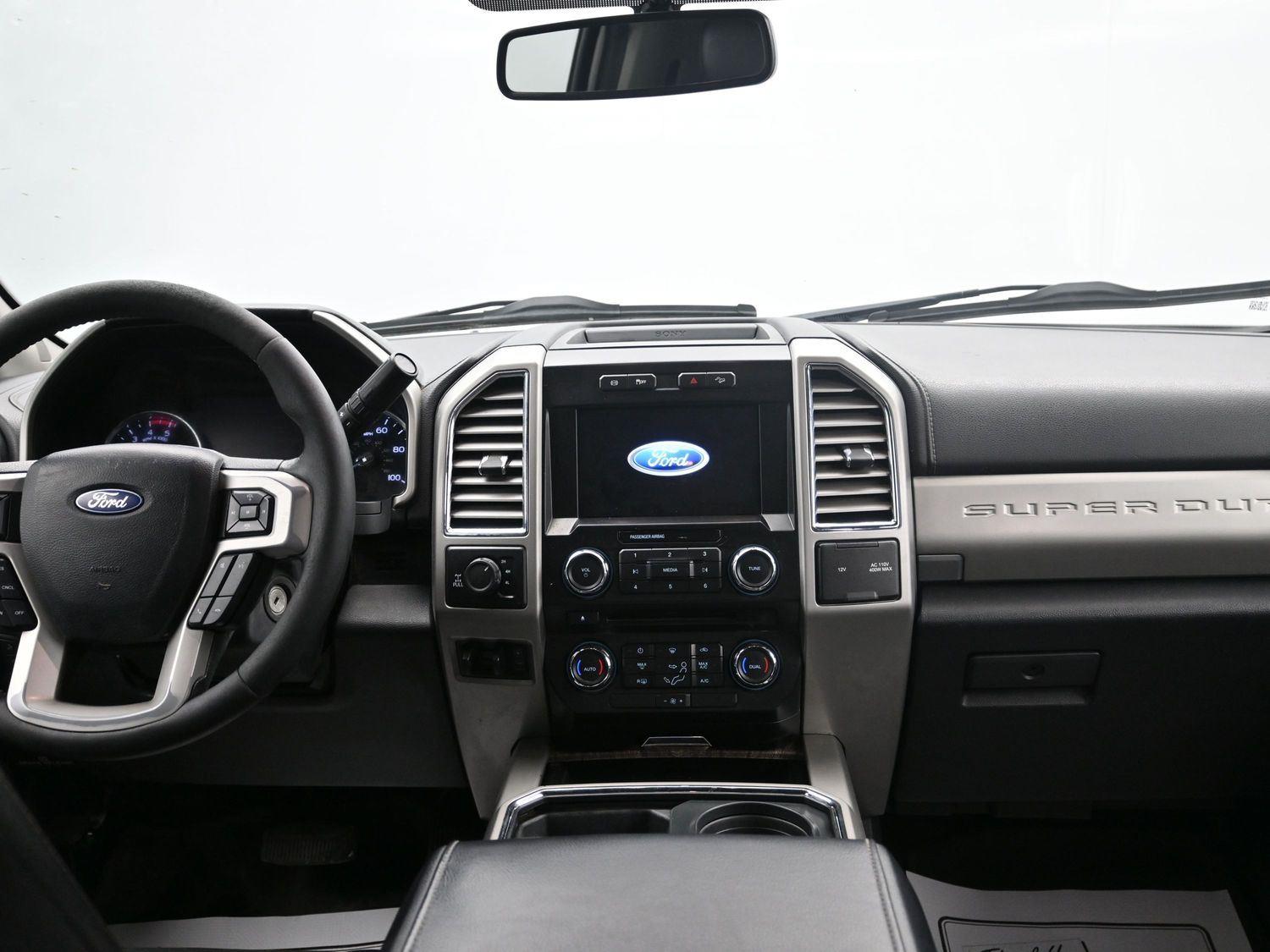 Used 2017 White Platinum Metallic Tri-Coat FORD  image 13