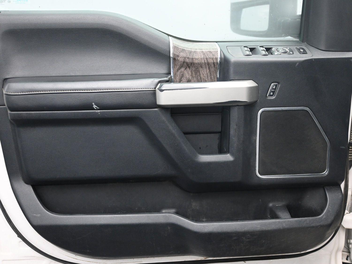 Used 2017 White Platinum Metallic Tri-Coat FORD  image 17