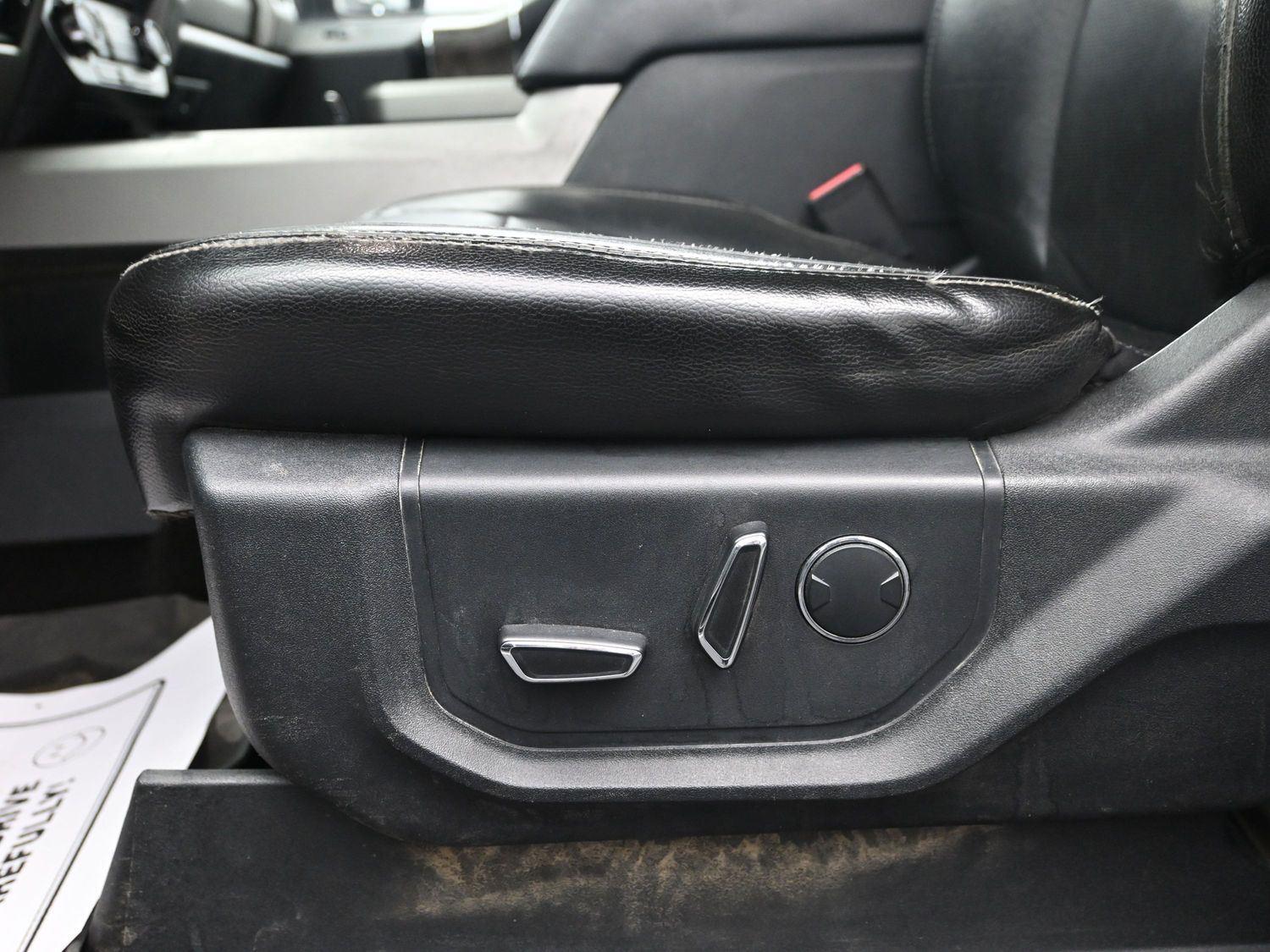 Used 2017 White Platinum Metallic Tri-Coat FORD  image 18