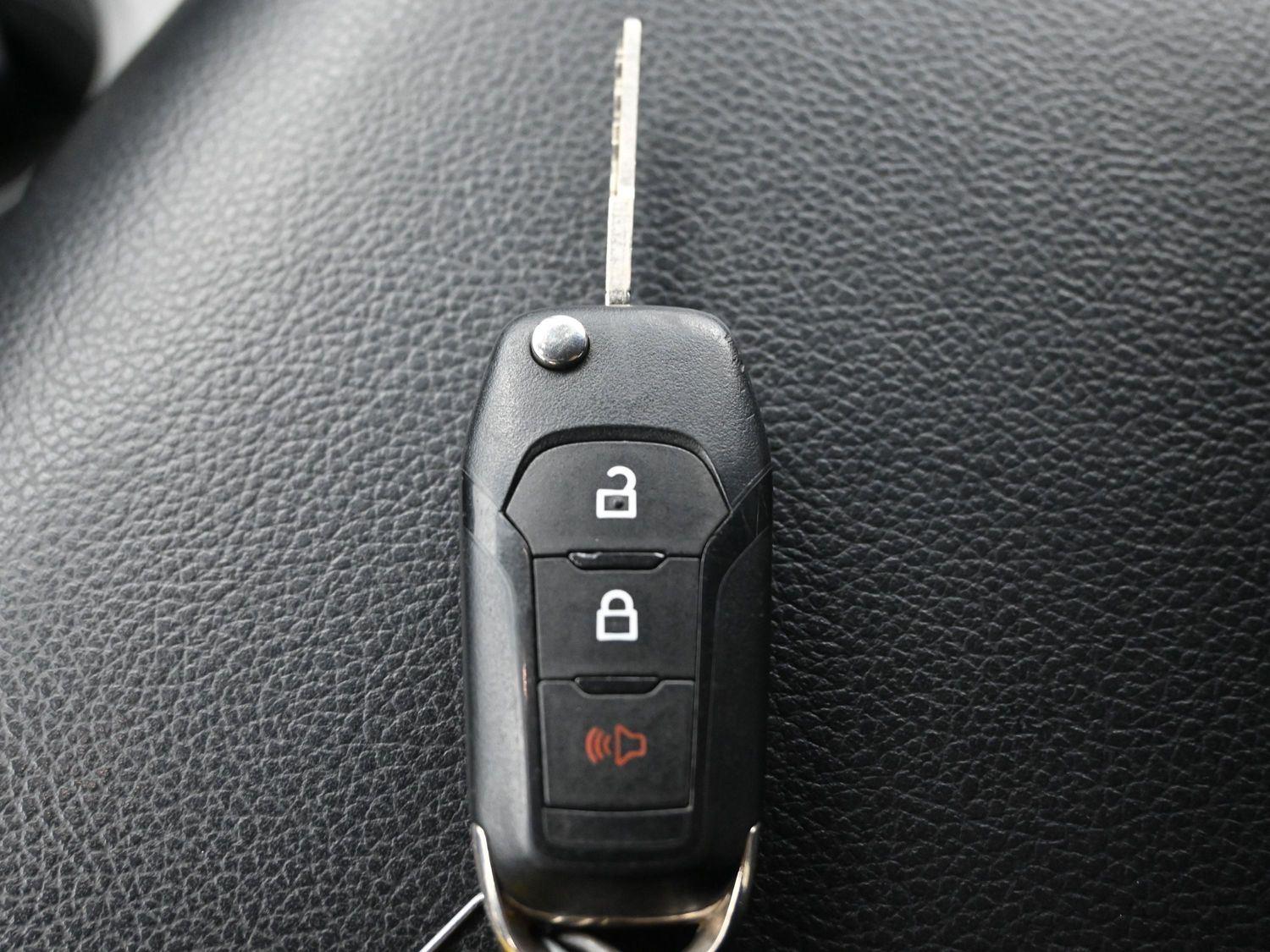 Used 2017 White Platinum Metallic Tri-Coat FORD  image 20