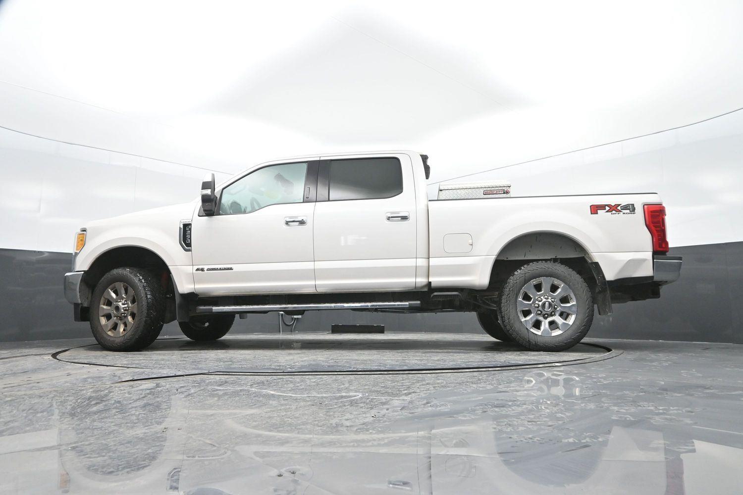 Used 2017 White Platinum Metallic Tri-Coat FORD  image 30