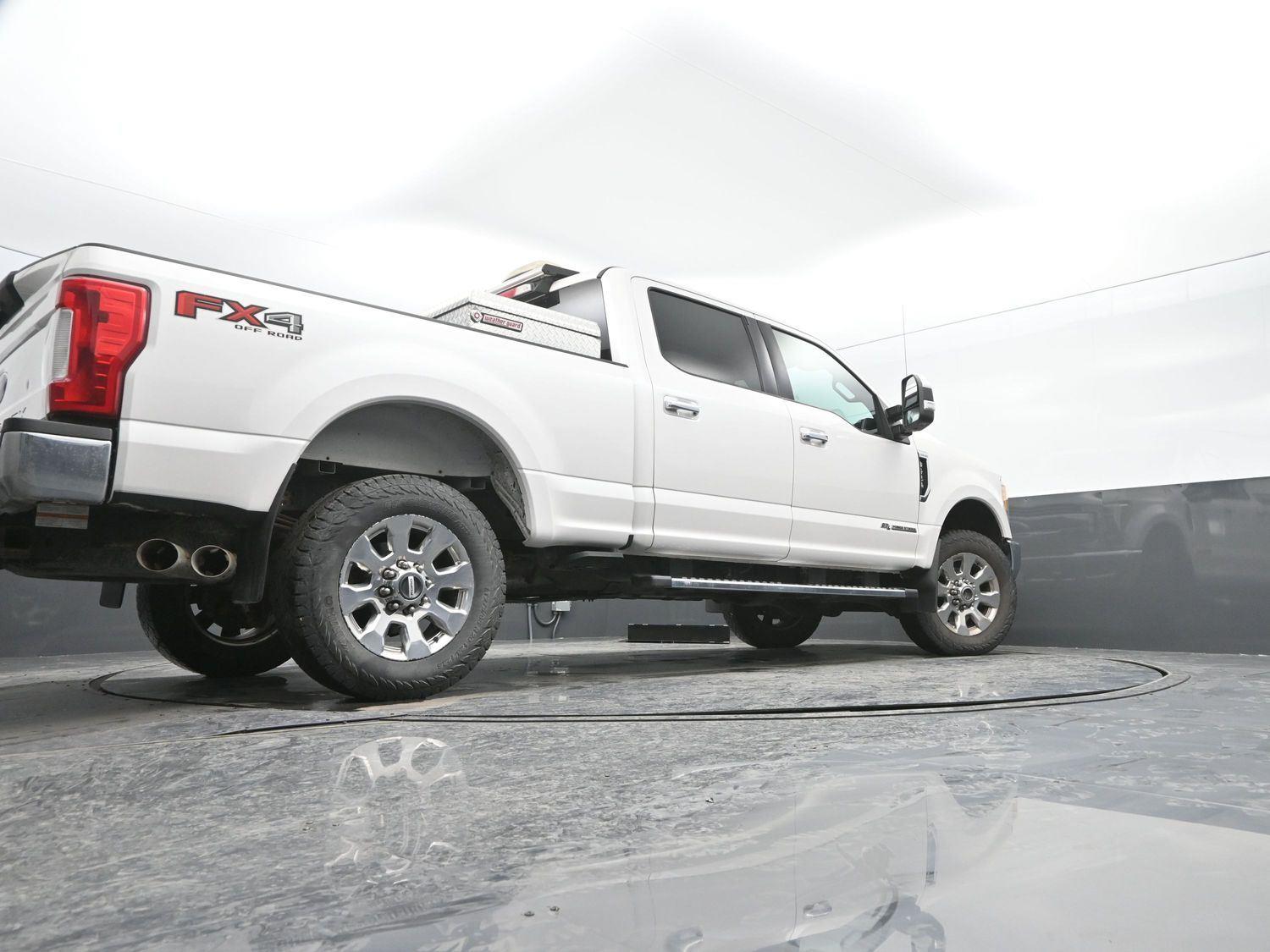 Used 2017 White Platinum Metallic Tri-Coat FORD  image 31