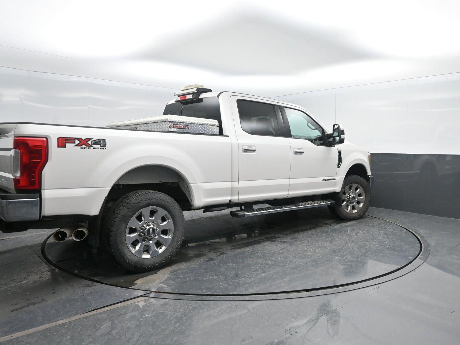 Used 2017 White Platinum Metallic Tri-Coat FORD  image 2