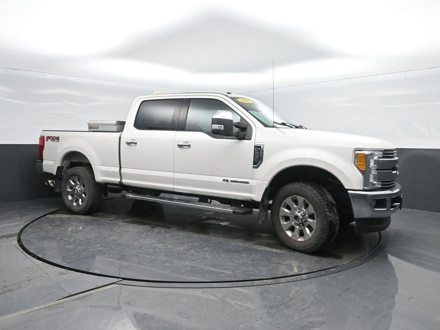 Used 2017 White Platinum Metallic Tri-Coat FORD  image 4