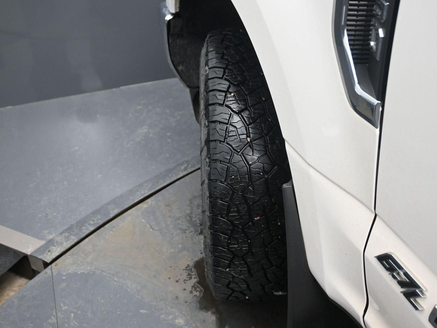 Used 2017 White Platinum Metallic Tri-Coat FORD  image 5