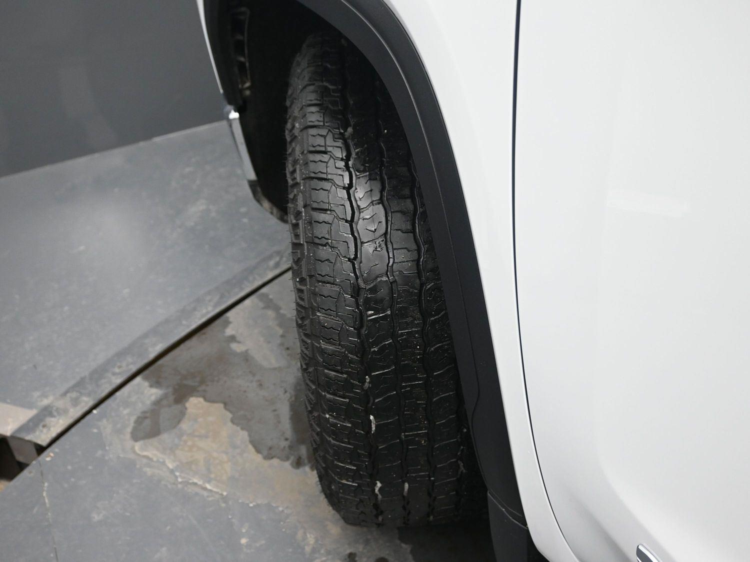 Used 2023 Summit White GMC SLT image 5