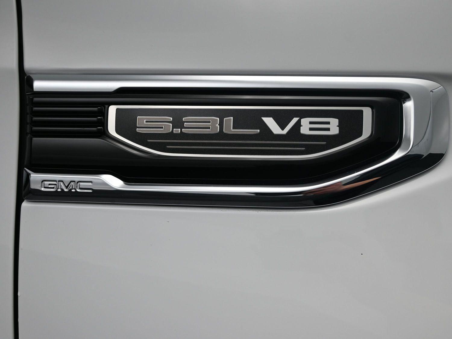 Used 2023 Summit White GMC SLT image 6