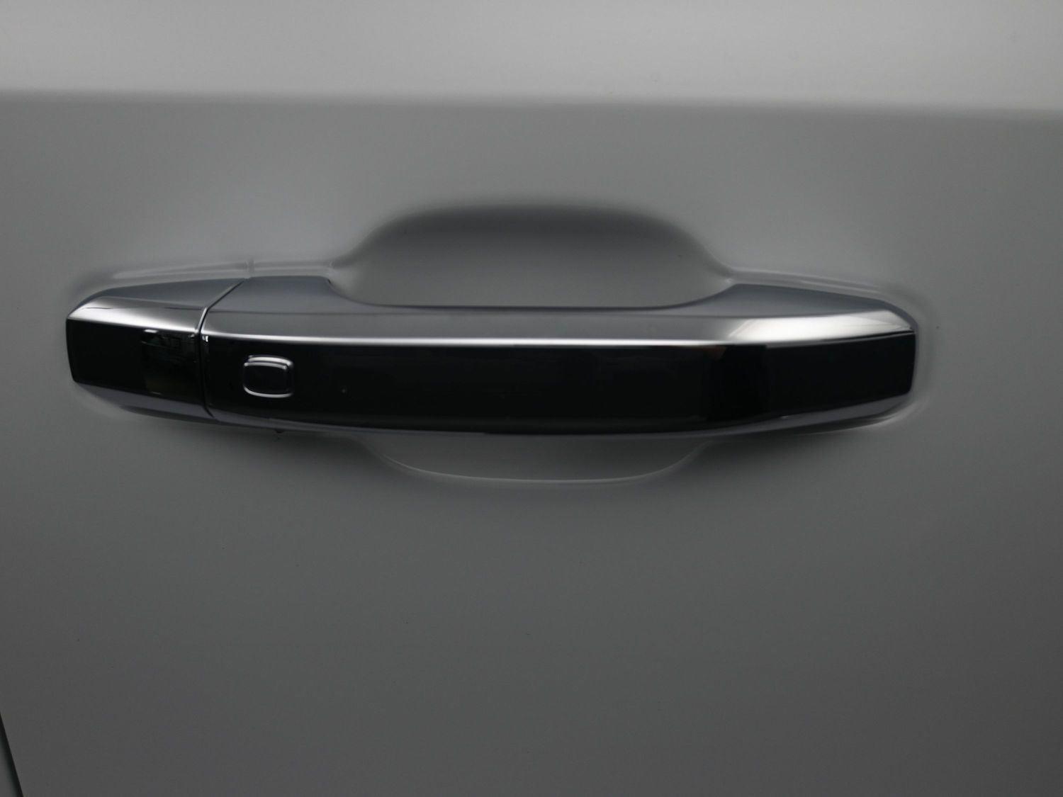 Used 2023 Summit White GMC SLT image 7