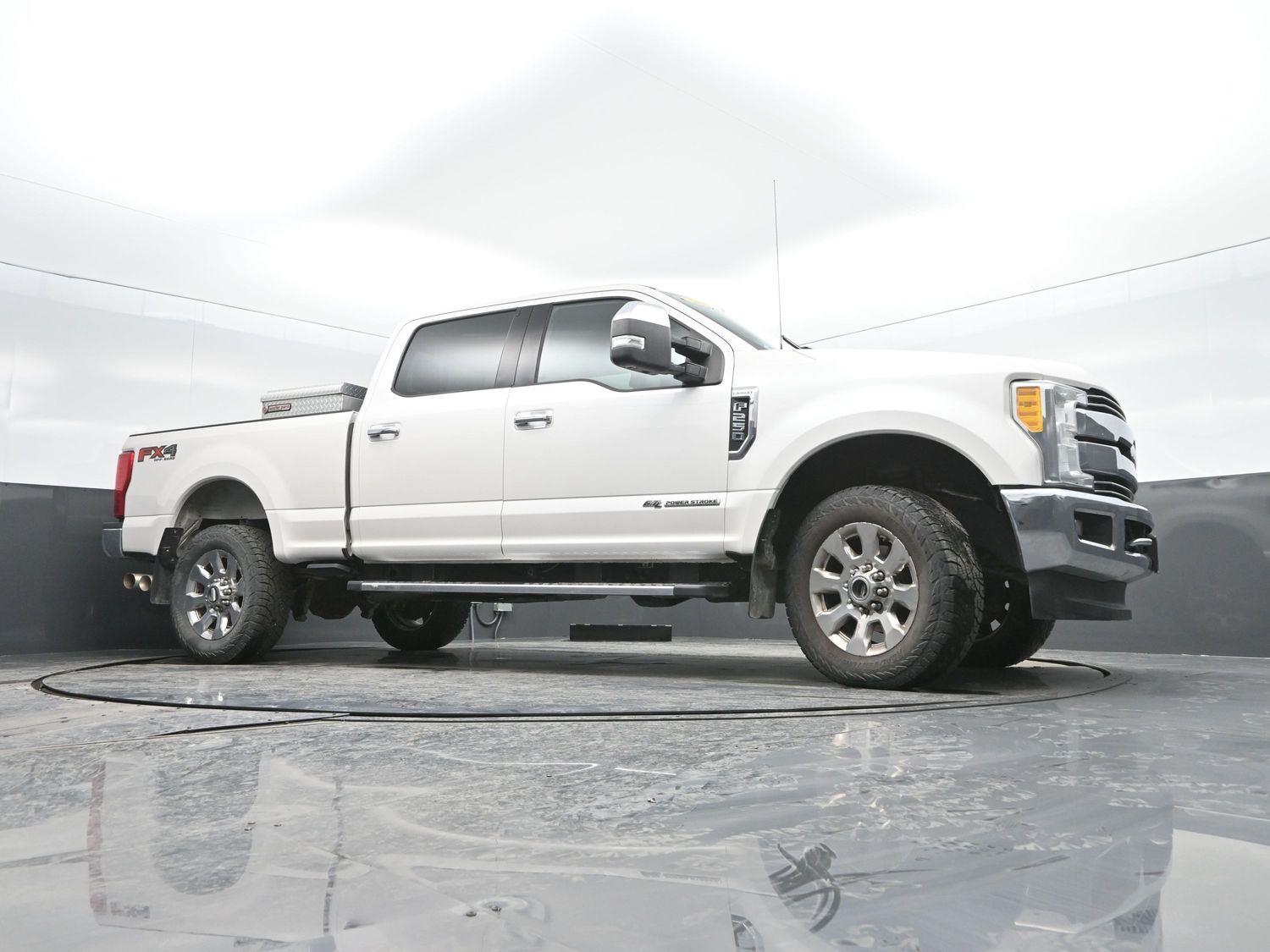 Used 2017 White Platinum Metallic Tri-Coat FORD  image 32