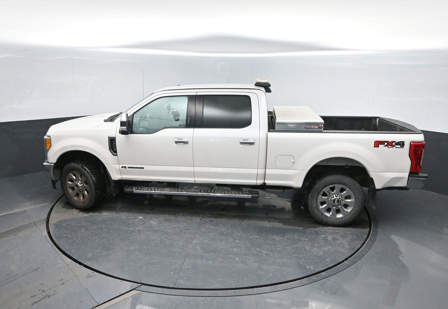 Used 2017 White Platinum Metallic Tri-Coat FORD  image 34