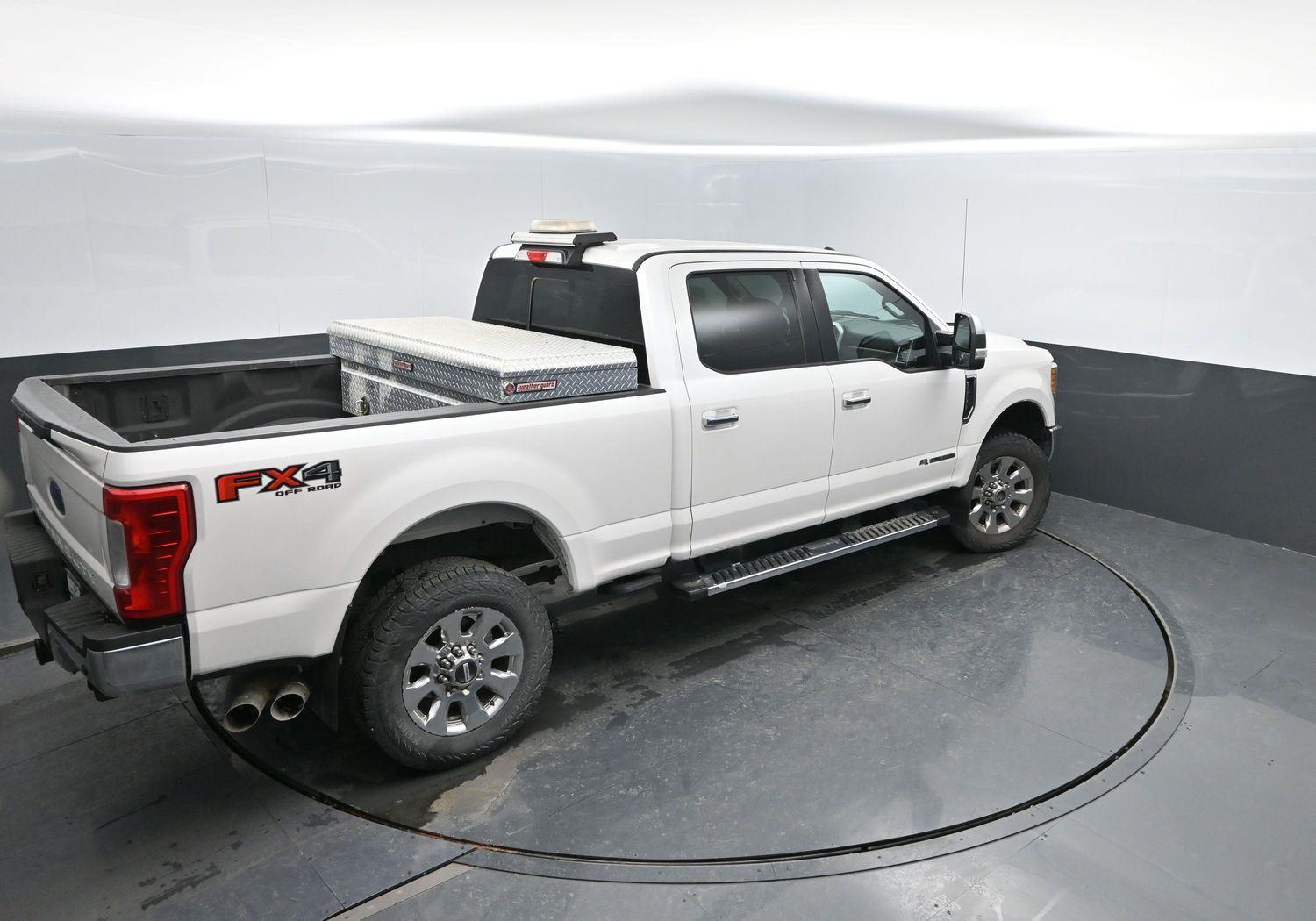 Used 2017 White Platinum Metallic Tri-Coat FORD  image 35