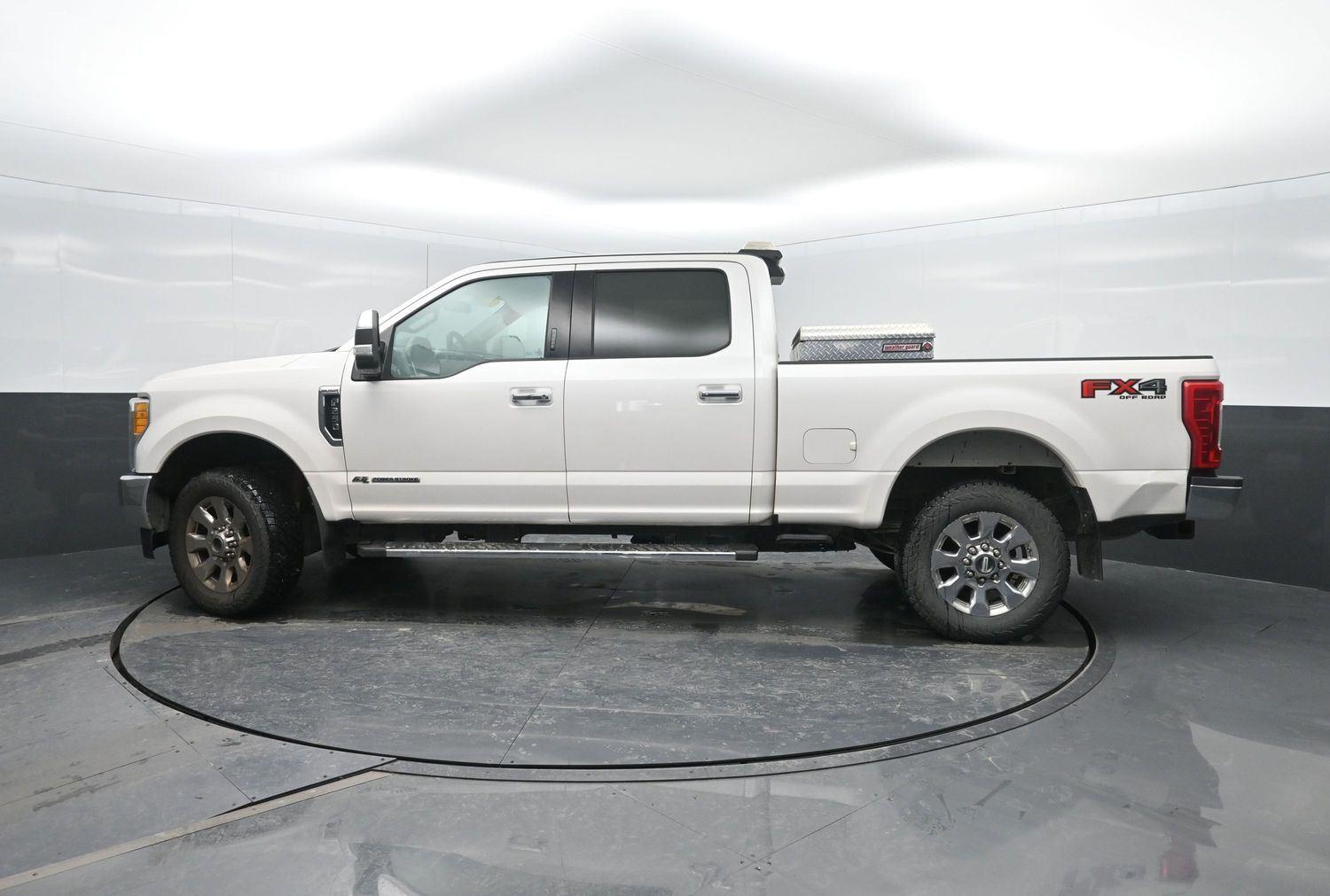 Used 2017 White Platinum Metallic Tri-Coat FORD  image 37