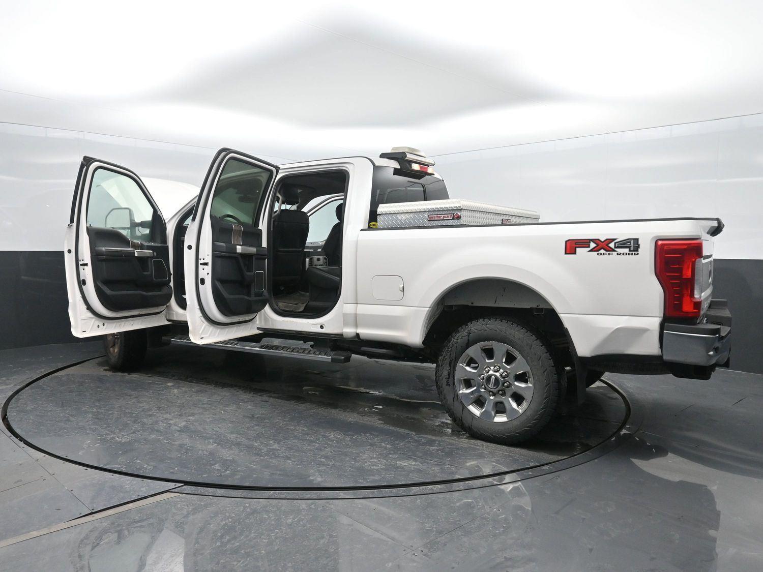 Used 2017 White Platinum Metallic Tri-Coat FORD  image 43