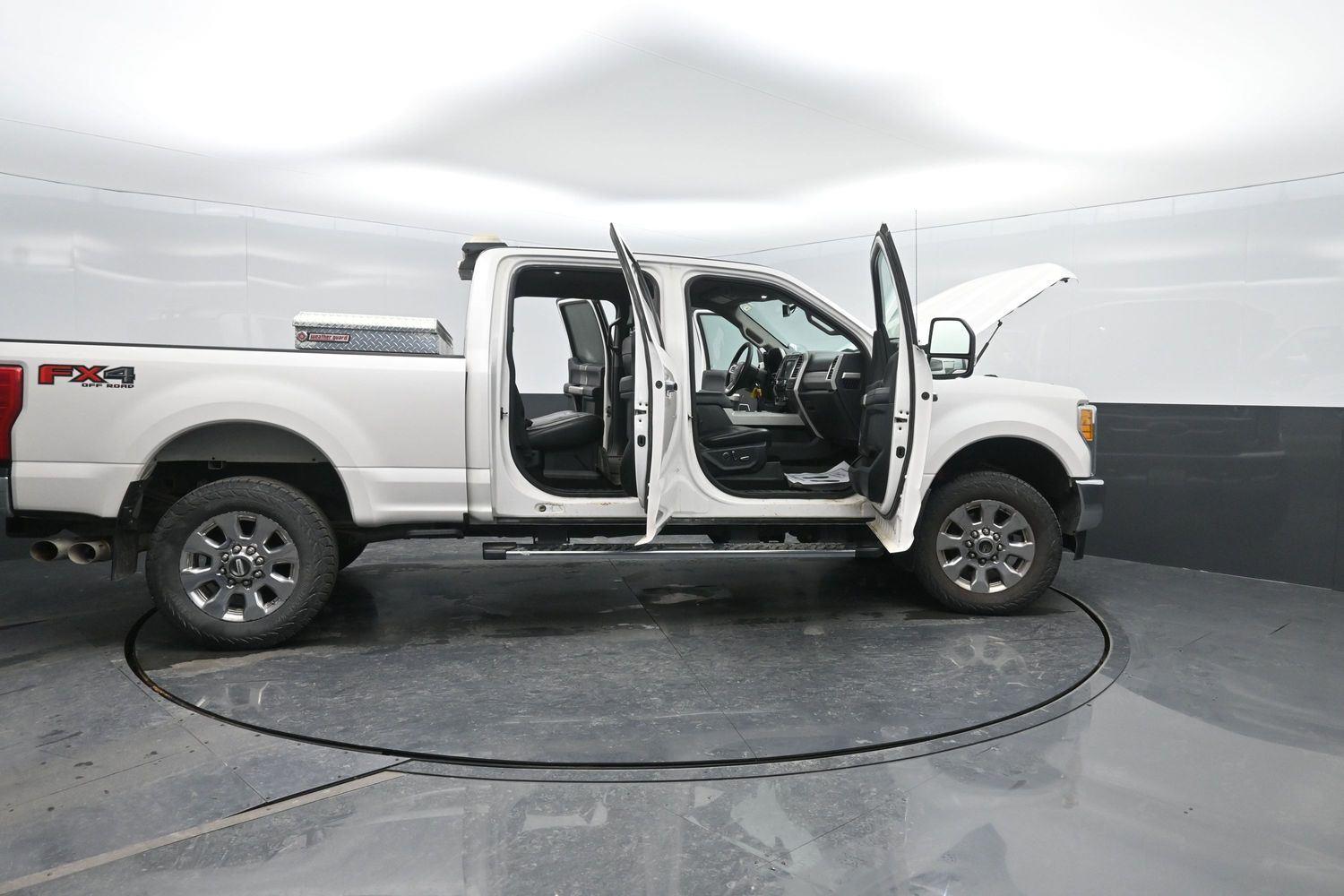 Used 2017 White Platinum Metallic Tri-Coat FORD  image 44