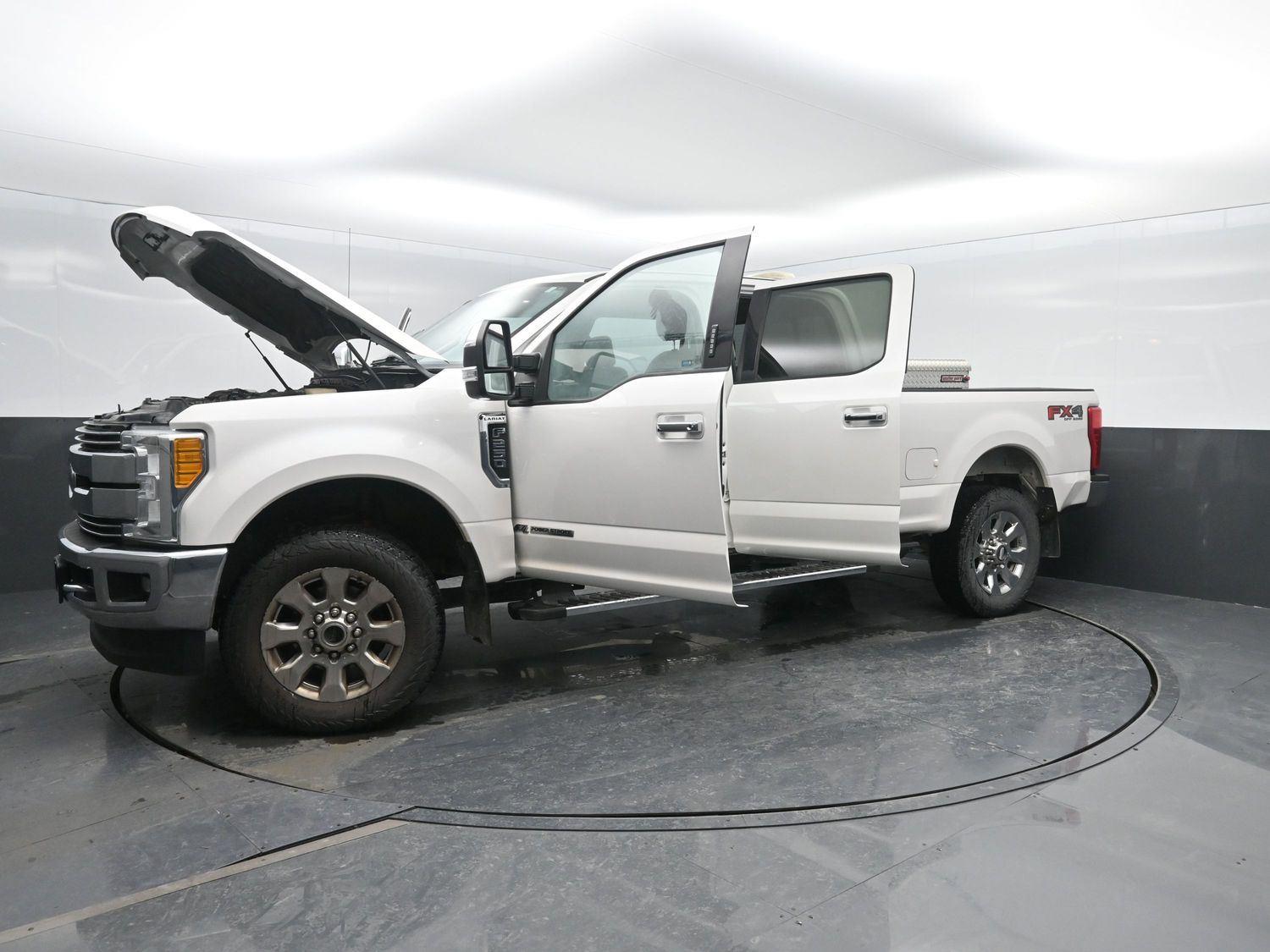 Used 2017 White Platinum Metallic Tri-Coat FORD  image 45