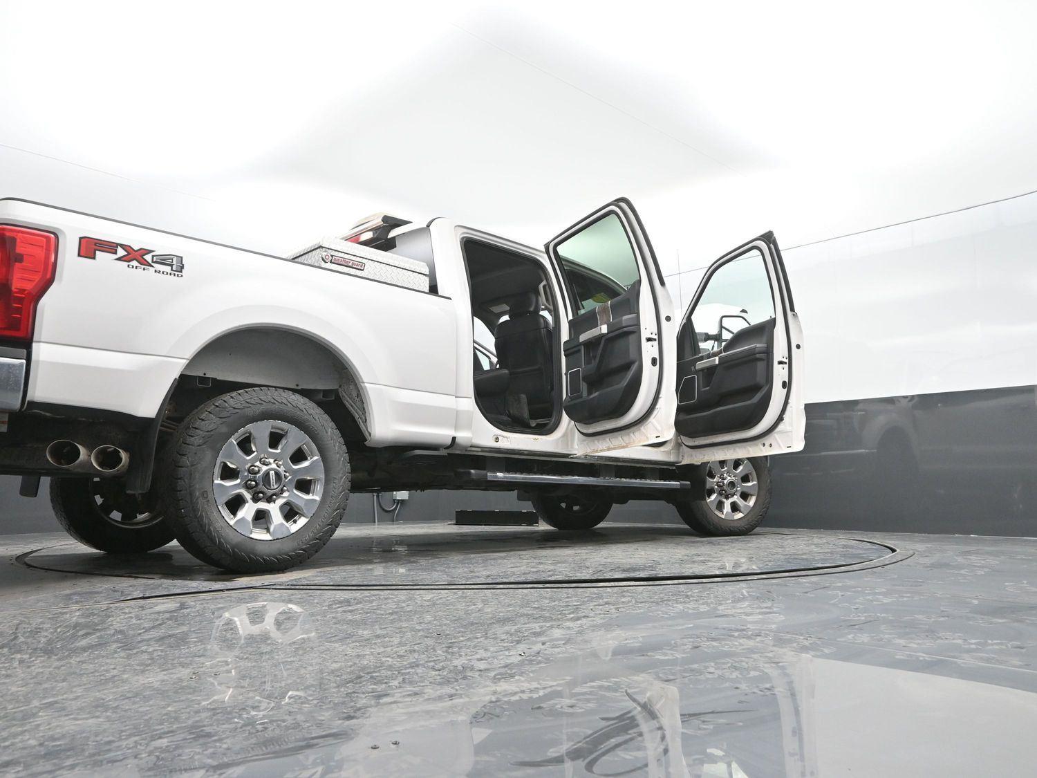 Used 2017 White Platinum Metallic Tri-Coat FORD  image 46