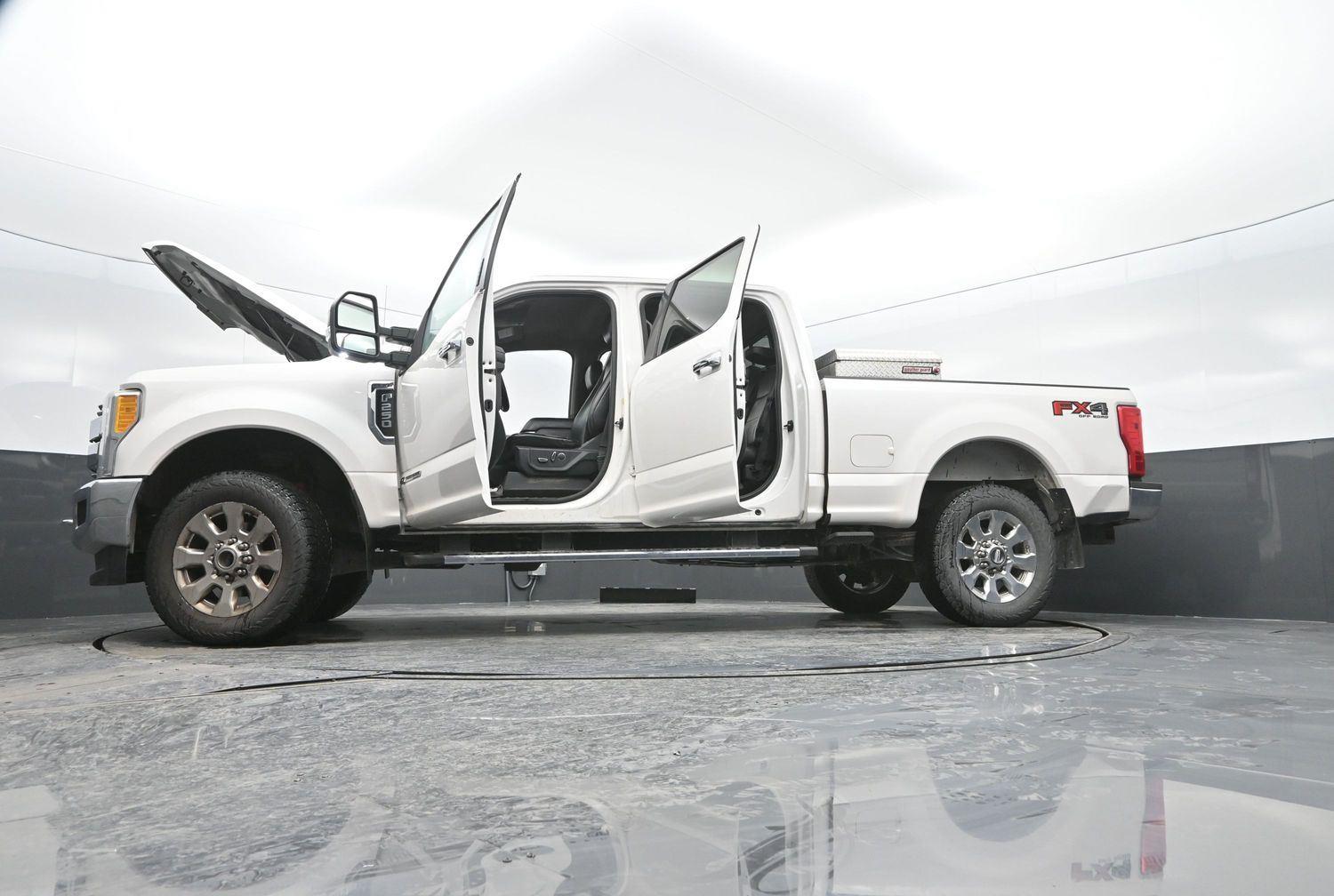 Used 2017 White Platinum Metallic Tri-Coat FORD  image 47