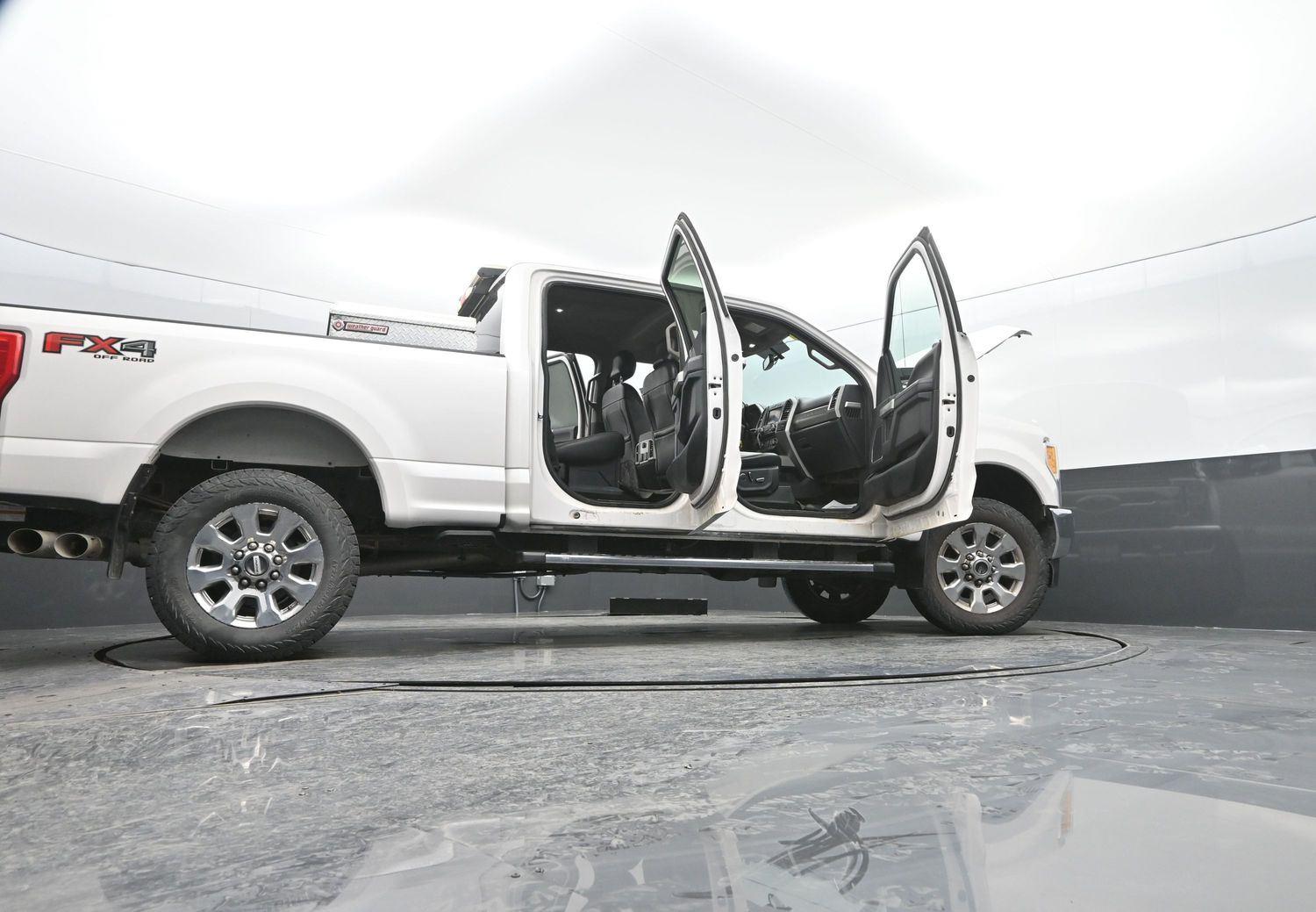 Used 2017 White Platinum Metallic Tri-Coat FORD  image 48